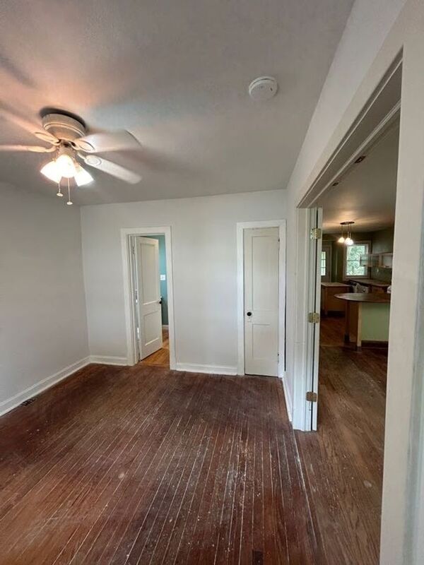 Foto del edificio - 3423 Parkwood Ave