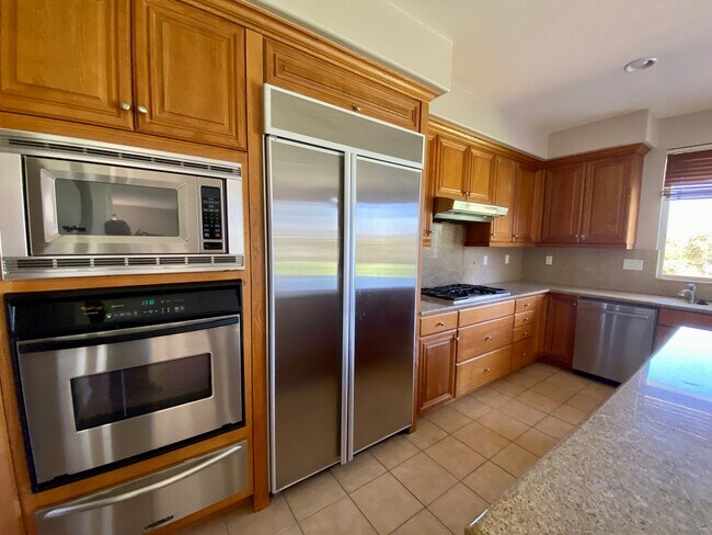 Building Photo - Executive 5 BR Home With Pool RV Parking H...