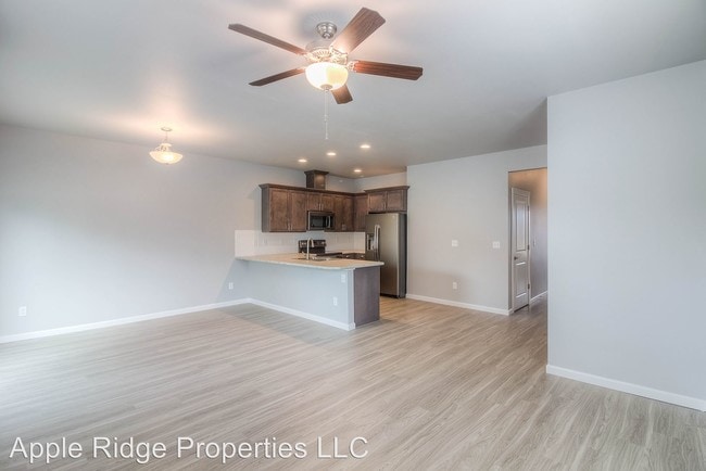 Building Photo - 2401 Woolsey Ln
