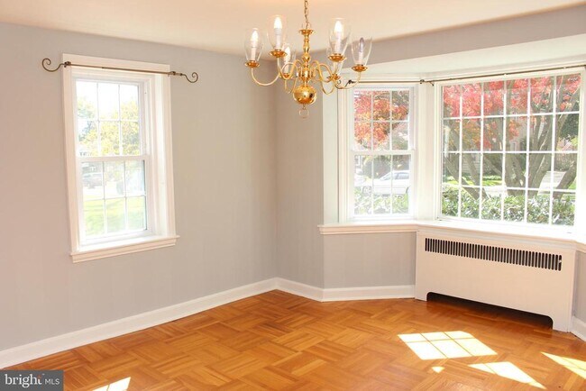 Building Photo - 1801 Manor Rd