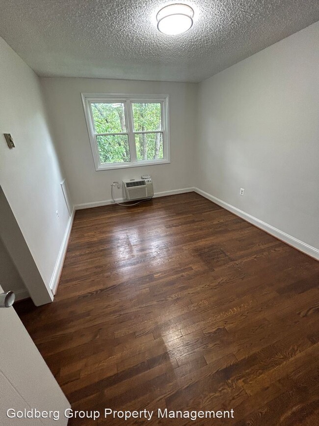 Building Photo - 2 br, 1 bath House - 7630 Tomlinson Ave #26