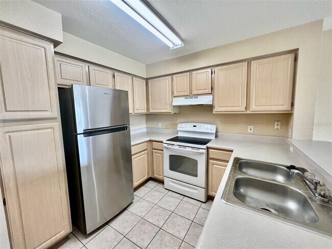 Foto del edificio - 13917 Fairway Island Dr