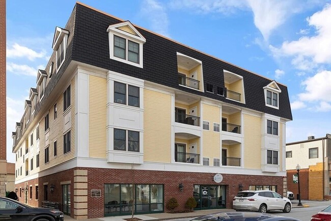 Building Photo - 270 N Main St