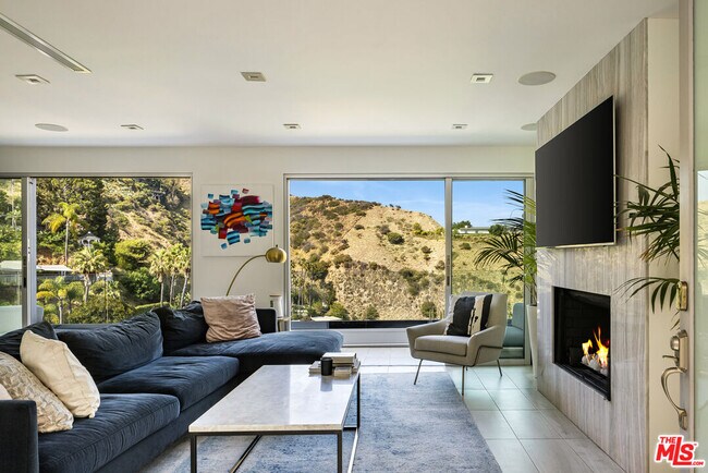 Foto del edificio - 8540 Hillside Ave