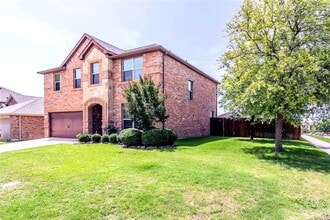 Building Photo - 3006 Pinecrest Dr