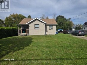 Building Photo - 1382 Maple Rd