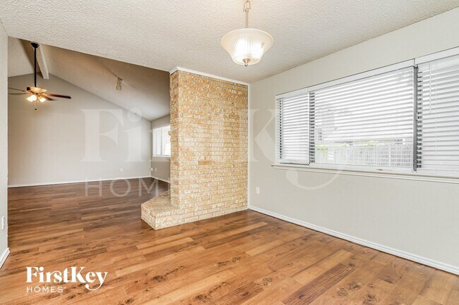 Foto del edificio - 2661 Claremont Dr