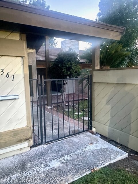 Building Photo - 9361 Tudor Ln