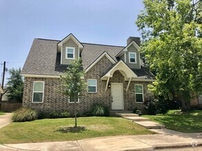 Building Photo - 113 Ehlinger Dr