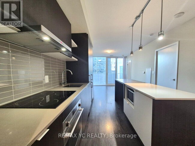 Building Photo - 100 Harbour St