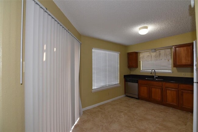 Building Photo - 12400 Overbrook Ln