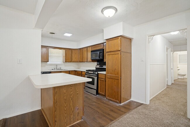 Foto del edificio - 3110 Heather Ln