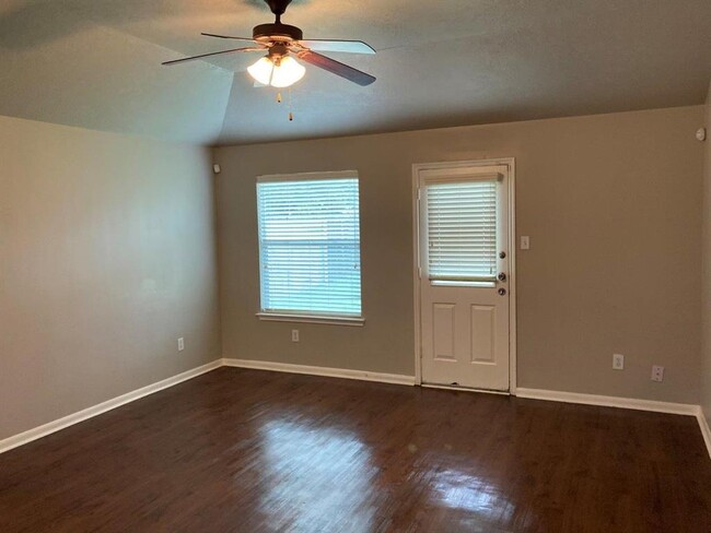 Building Photo - 818 Richview Dr
