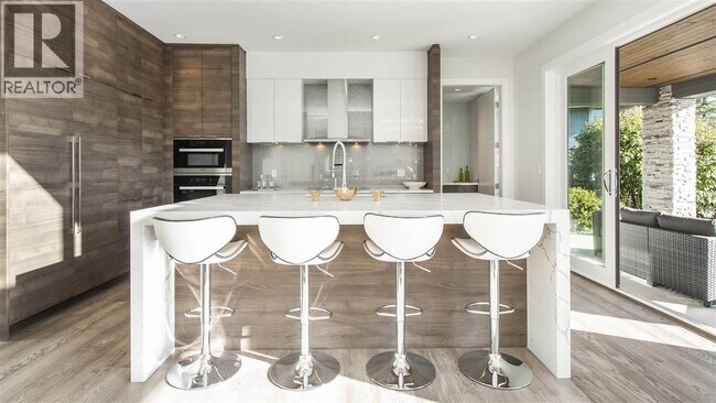 Photo du bâtiment - 9XX Beachview Dr