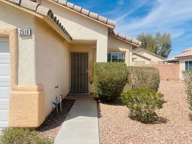Building Photo - Remodeled 3 Bd, 2 2 Bth, Single-Story Home...