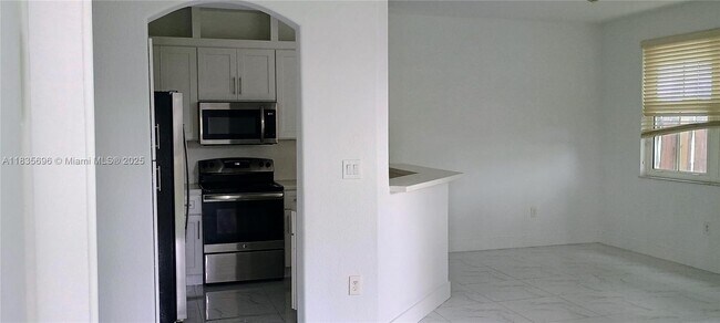 Foto del edificio - 7803 NW 116th Ave