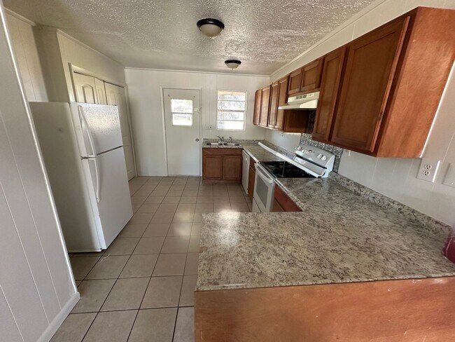 Foto del edificio - 3908 E 11th St