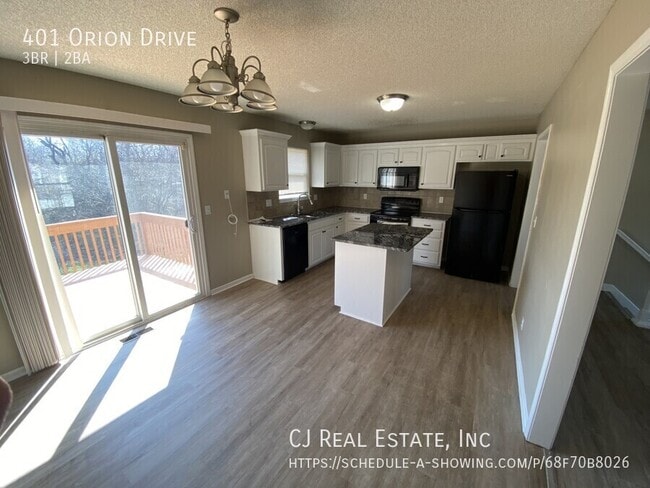 Building Photo - 401 NW Orion Dr