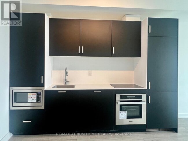 Building Photo - 88 Queen St E