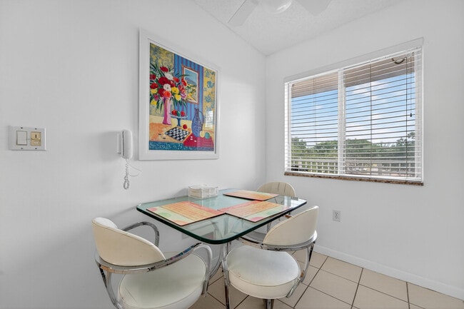 Building Photo - 14095 Royal Vista Dr