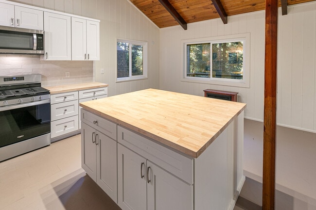 Foto del edificio - 729 Rhine Rd