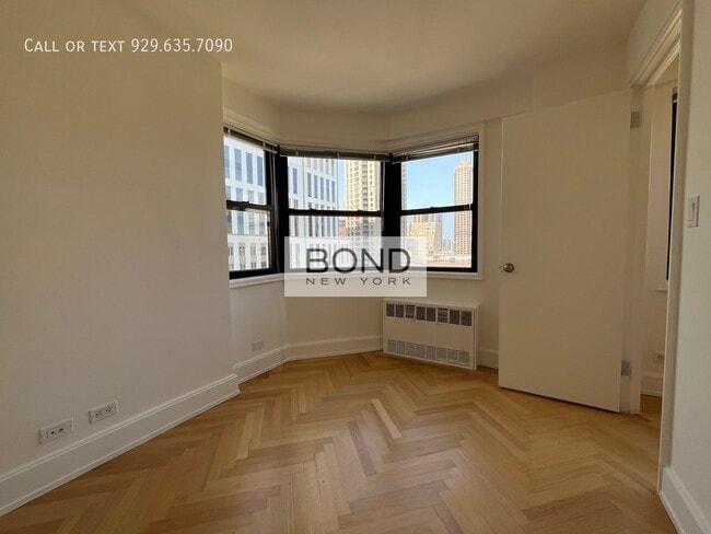 Building Photo - 420 E 79th St