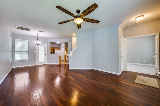 Foto del edificio - 9801 Cedarcrest Dr