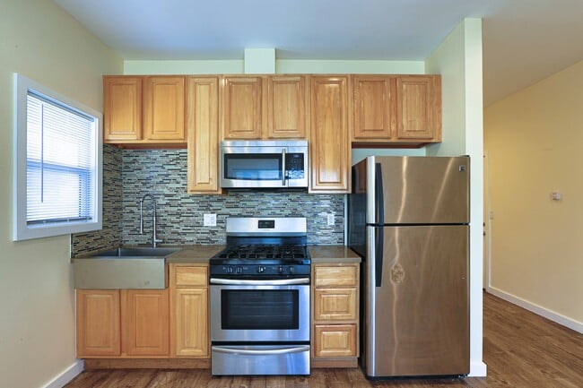 Building Photo - 600 W 87th St