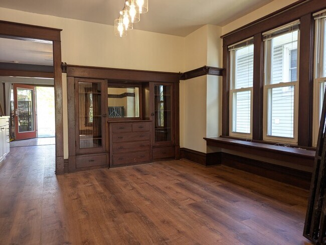 Foto del edificio - 1022 W Washington St