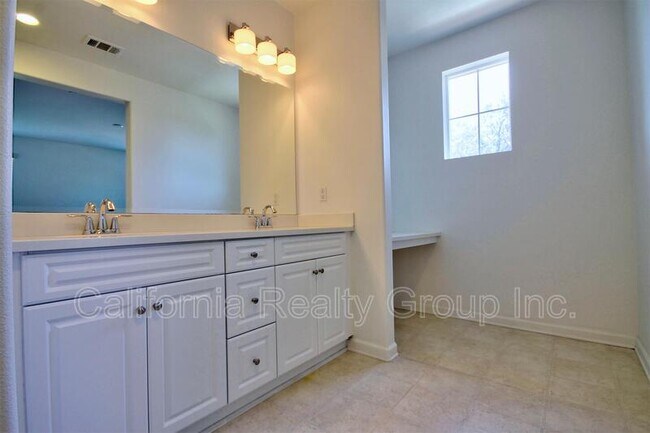 Building Photo - 710 Via Dolcetto