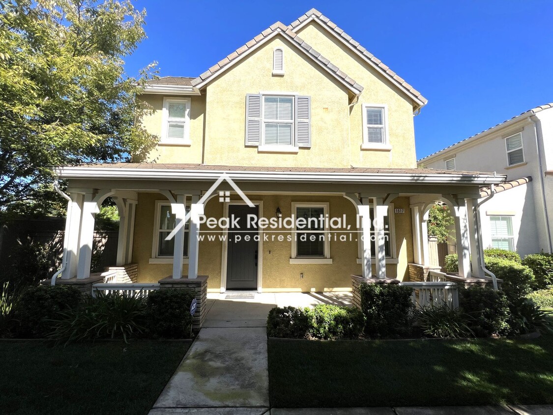 Primary Photo - A Beautiful Folsom 4bd/3ba House with 2 Ca...