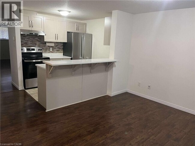 Building Photo - 45 Cedarhill Crescent