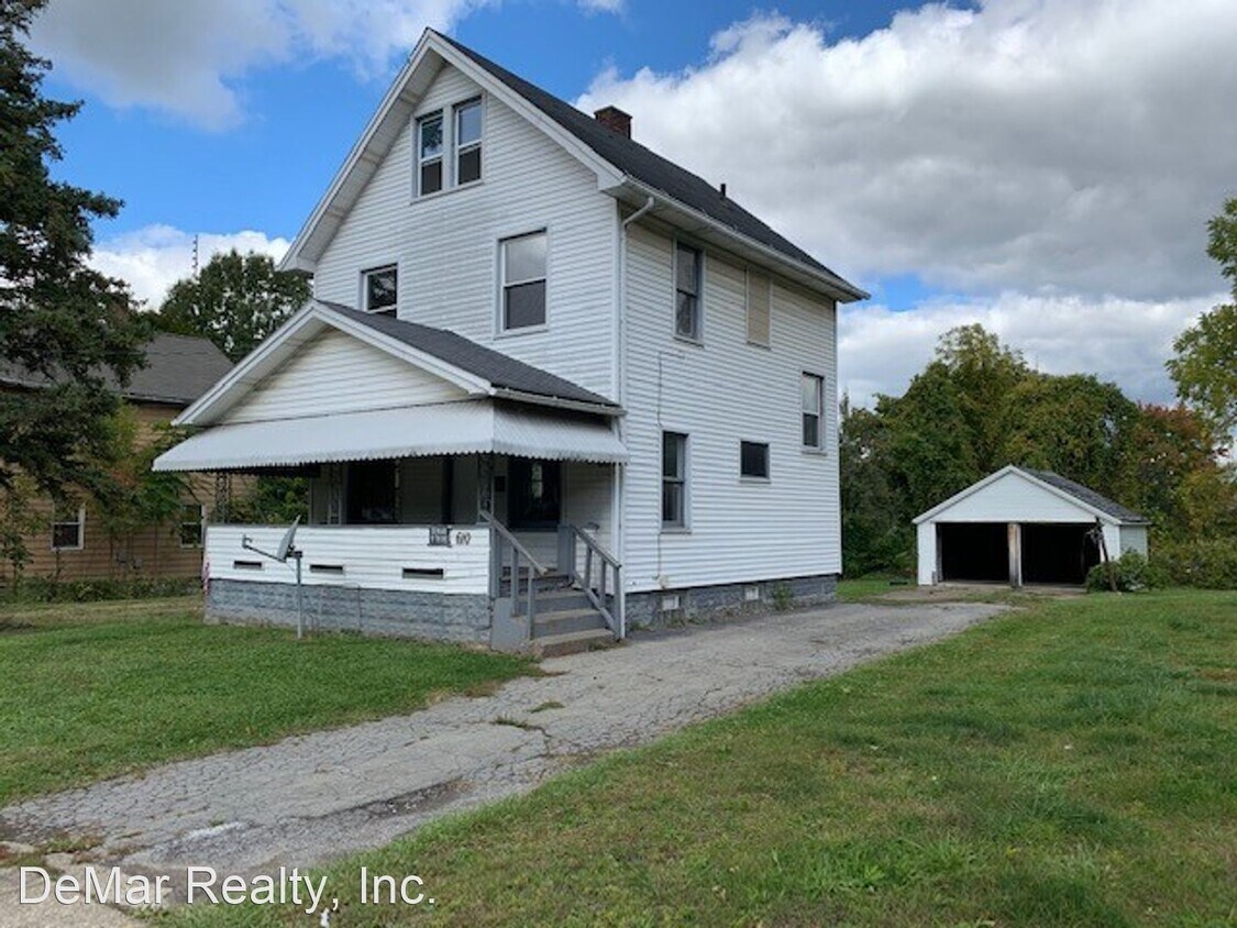3 br, 1 bath House 610 Mabel St House Rental in Youngstown, OH