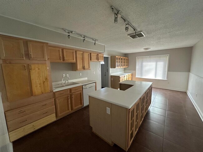 Foto del edificio - 2714 Gerald Ford Dr W