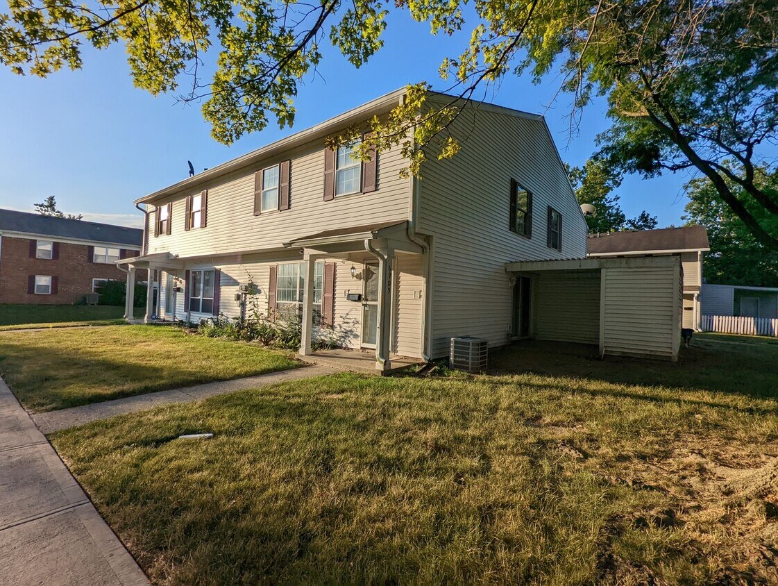 Primary Photo - Spacious 3 bed 1.5 bath townhome in Indian...