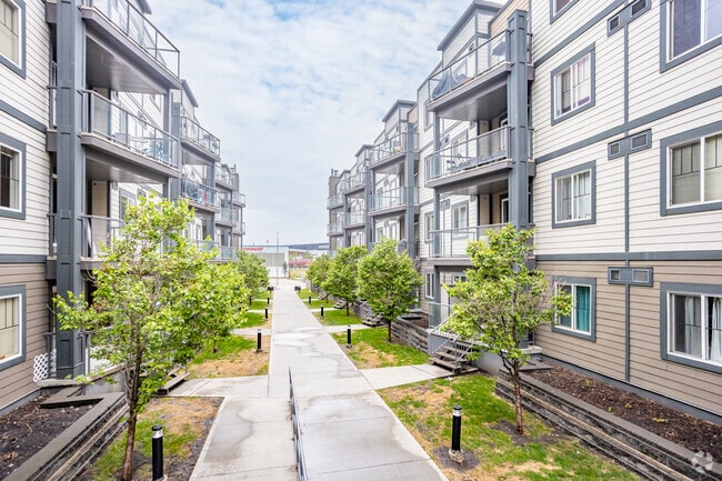 Building Photo - Edgewater