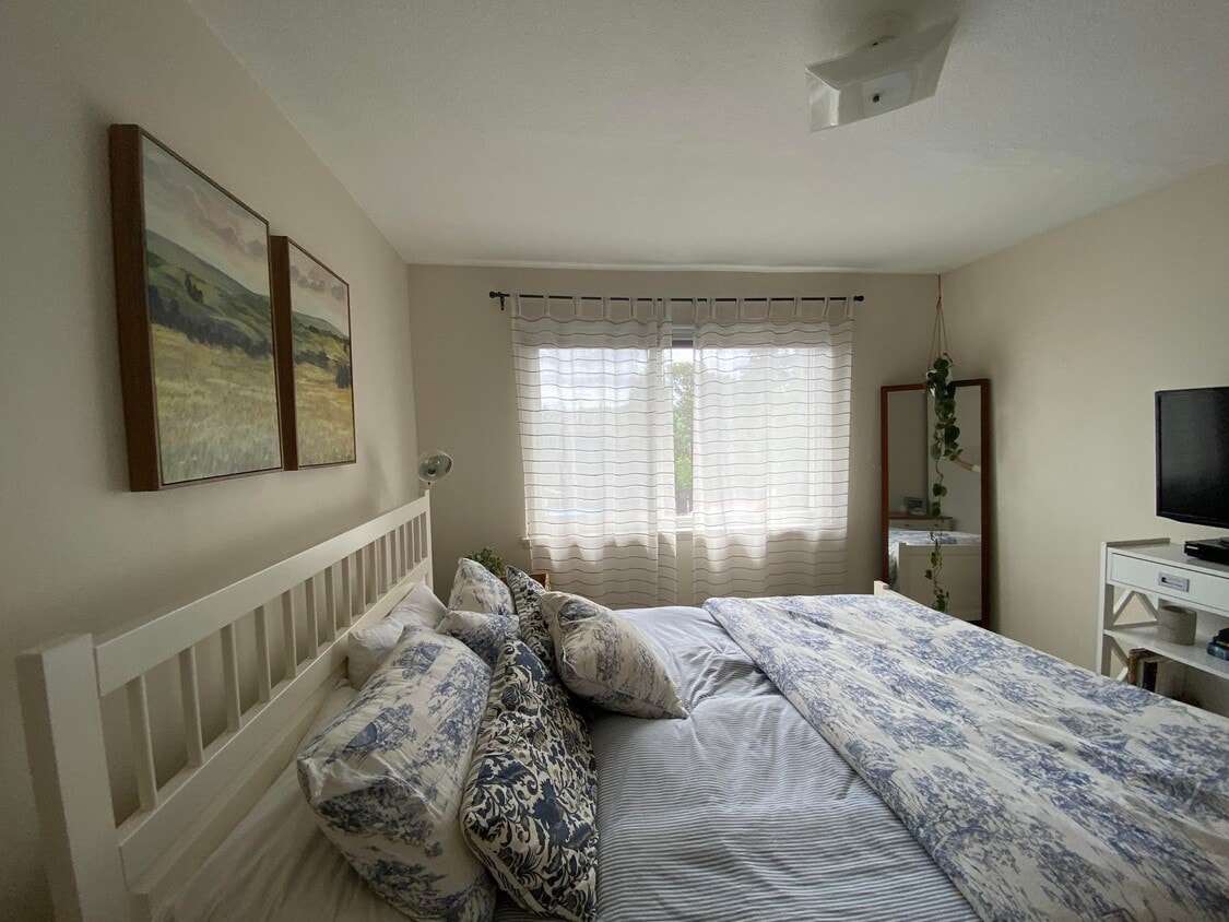 Photo - 2349 W Newton St (Seattle, WA)