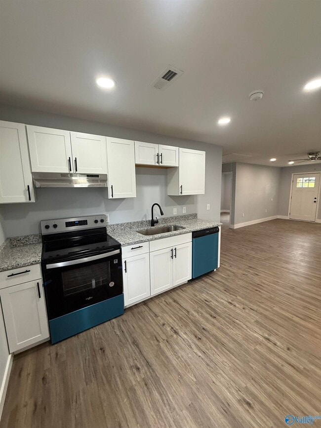 Building Photo - 3913 Pine Ave SW