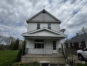 Building Photo - 1742 Midland Ave