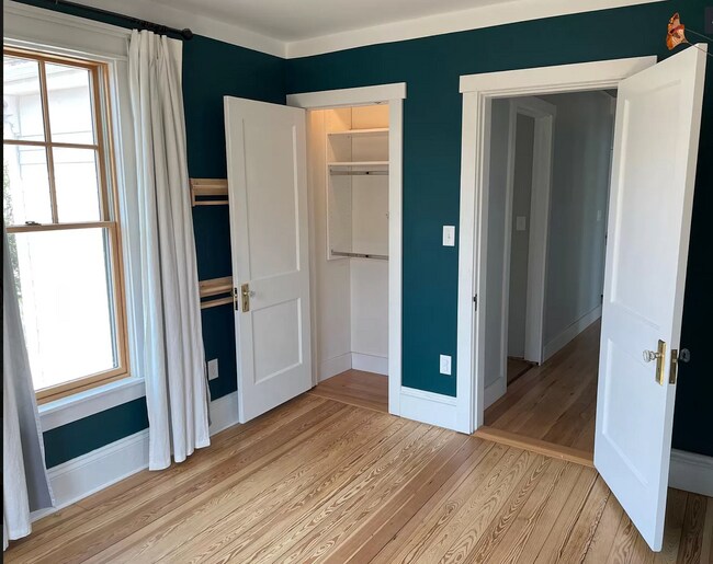 Building Photo - 10 Lowell St