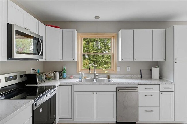 Building Photo - 89 Oakwood Dr