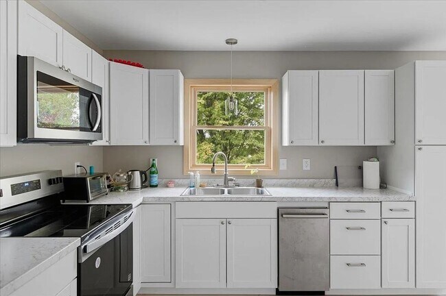 Foto del edificio - 89 Oakwood Dr