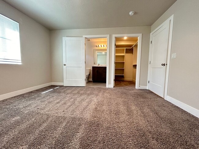 Foto del edificio - Price reduced!! Fresh and Clean!! 3 bed 2 bath!!