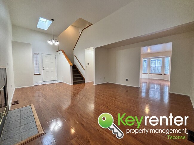 Building Photo - Spacious Northeast Tacoma 3 Bedroom 2.5 Bathroom Home for Rent in Secluded Neighborhood!