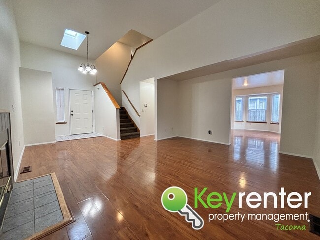 Foto del edificio - Spacious Northeast Tacoma 3 Bedroom 2.5 Bathroom Home for Rent in Secluded Neighborhood!