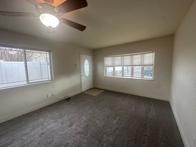 Foto del edificio - Charming 2-Bed Guest Home With All Utilities Included