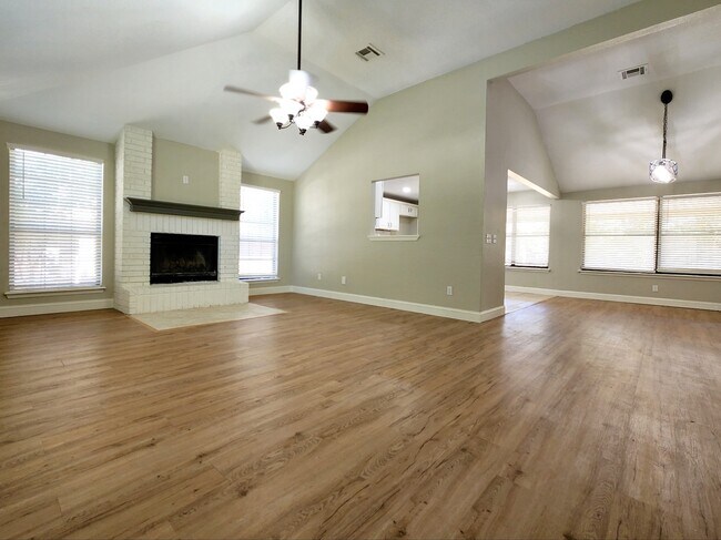 Building Photo - 11703 Lorene Ave