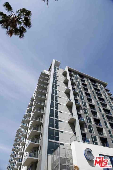 Building Photo - 707 E Ocean Blvd