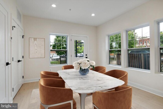 Foto del edificio - 1232 Trinidad Ave NE