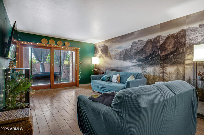 Building Photo - 540 N May